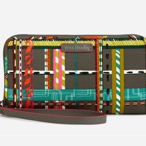 🌼VERA BRADLEY🌼 - RFID Midtown Wristlet in City Plaid Wallet purse